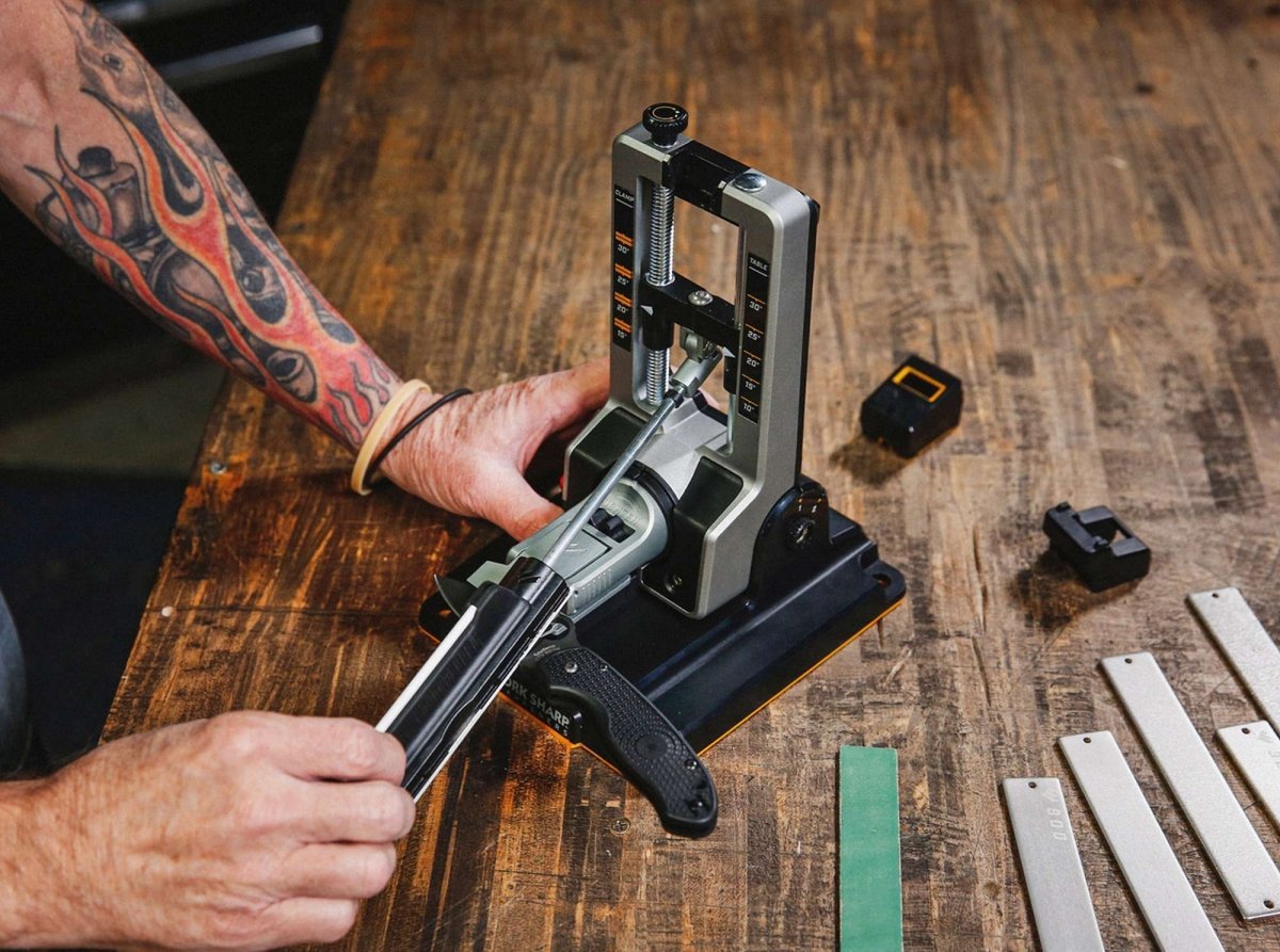 Ostrzenie noża na Work Sharp Professional Precision Adjust na warsztacie